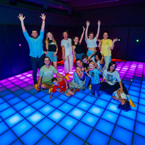 Dernier blog de l'entreprise Qu'est-ce qu'un jeu interactif sur sol LED ? Un guide complet sur Super Grid
