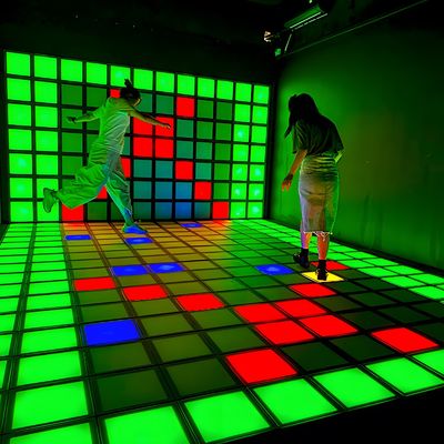 Bon prix 250V LED Floor Tile Interactive Game Super Grid 2 ans de garantie Pour les jouets de danse en ligne