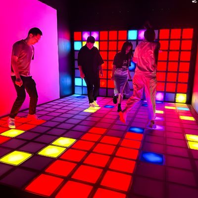 Bon prix Jeu de saut à LED Carreaux de sol de danse Jeu interactif Super Grid en ligne
