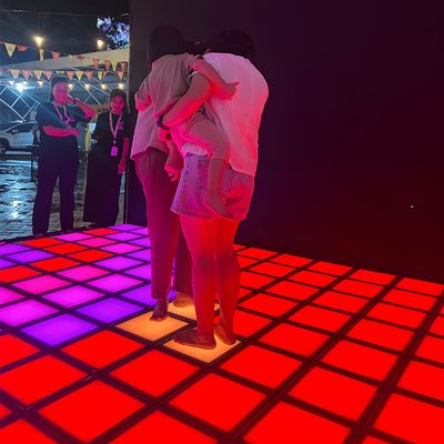 Bon prix La grille de saut des carreaux de la piste de danse à LED en ligne