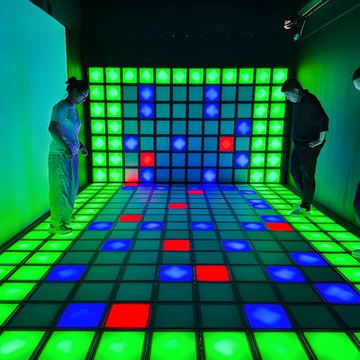 Bon prix Activation du jeu de sol LED interactif jeu d'éclairage interactif grille de saut de sol activement LED carreaux de sol de danse en ligne