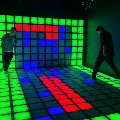 Bon prix 30x30cm de l'usine Interactif actif Activer le jeu Led Floor en ligne