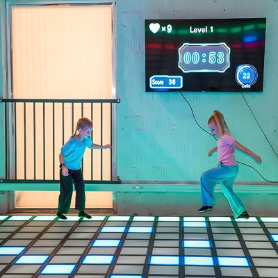 Bon prix Jumping Grid Jeu multi-joueurs Led Dance Floor Tile Pour le parc d'attractions en ligne