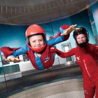 Qualité Simulateur de parachutisme intérieur en soufflerie verticale pour une utilisation en intérieur et en extérieur avec capacité multijoueurs dans les parcs d'attractions commerciaux usine