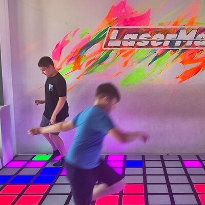 Bon prix Plancher LED interactif RGB de 30x30 cm avec 1000 niveaux pour les jeux de danse et de grille en ligne