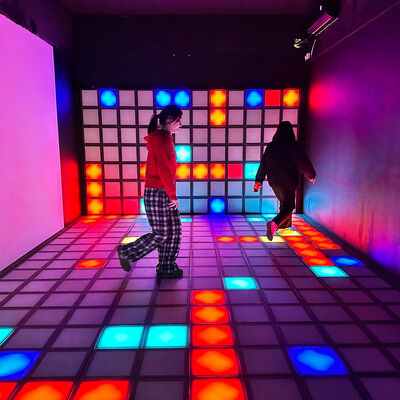 Bon prix Plancher LED interactif en couleur RVB de 30x30 cm avec 1000 niveaux pour la danse et les jeux en ligne