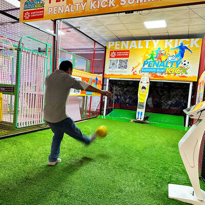Qualité Jeu de football interactif commercial 4x8x3m avec cadre en fer haute résistance pour 1-4 joueurs usine