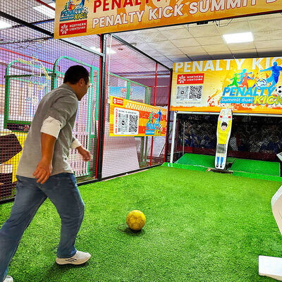 Qualité Simulateur de jeu de football interactif à assemblage rapide avec cadre en fer de haute résistance et écran HD pour 1 à 4 joueurs usine