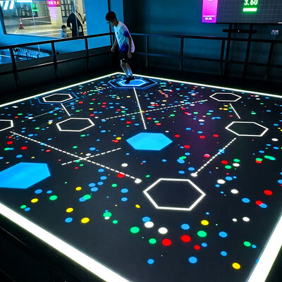 Bon prix Machine de jeu de sol sportif Aurora Motion avec 8 jeux intégrés pour centres familiaux en ligne