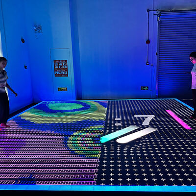 Qualité Écran de sol interactif à LED Aurora Motion avec écran de classement et modes de jeu multijoueurs pour des solutions d'arcade personnalisées Usine