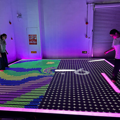 Qualité Jeu interactif à LED avec expérience sportive et de divertissement multijoueur et grand écran de 86 pouces avec 6 jeux sélectionnables Usine
