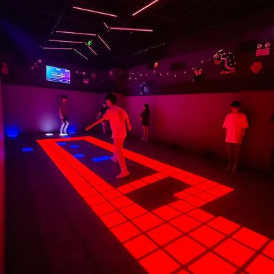 Qualité Sol LED interactif avec plus de 280 niveaux de jeu et couleur RVB pour des configurations de sol LED actif modulaires de 100 à 900 dalles Usine