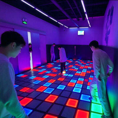 Bon prix Sol LED interactif avec dalles modulaires de 30 × 30 cm et couleur RVB comprenant plus de 280 niveaux de jeu intégrés pour les systèmes de sol LED actifs en ligne