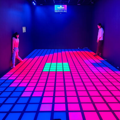 Bon prix Sol interactif personnalisable à LED avec plus de 280 niveaux de jeu et éclairage RVB pour arcades et centres de jeux intérieurs en ligne