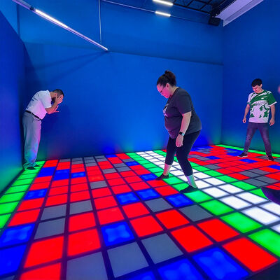 Bon prix Sol LED interactif avec plus de 280 niveaux de jeu et couleur RVB pour installations de jeux LED modulaires de 100 à 900 dalles en ligne